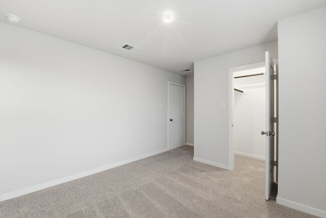 Building Photo - 4011 Ancient Honor Dr