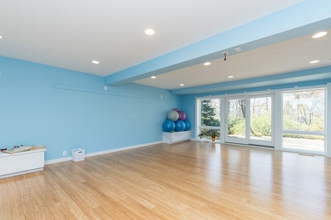 Building Photo - 192 Stonehurst Dr