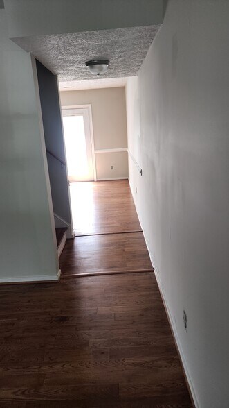 Building Photo - 1511 Lakeview Ave