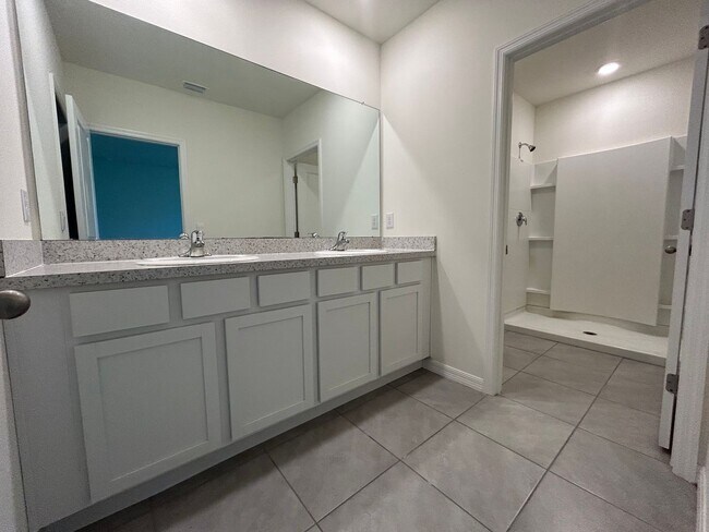 Building Photo - 8736 Milestone Dr