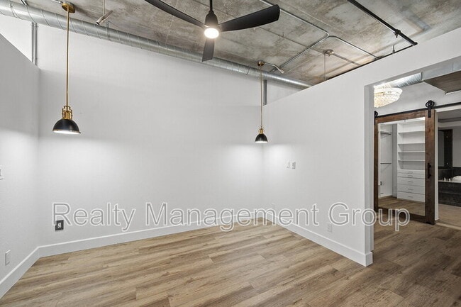 Building Photo - 877 Island Ave