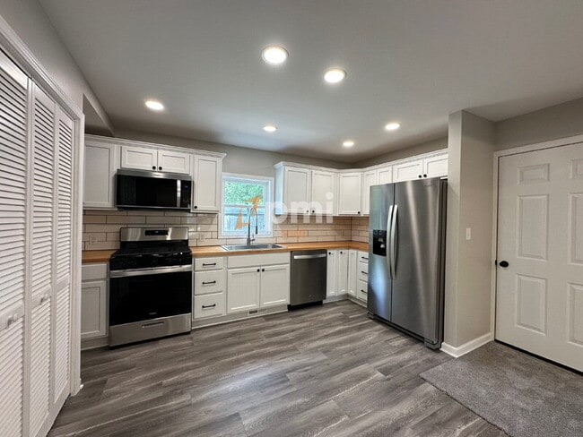 Building Photo - 397 Briarwood Dr