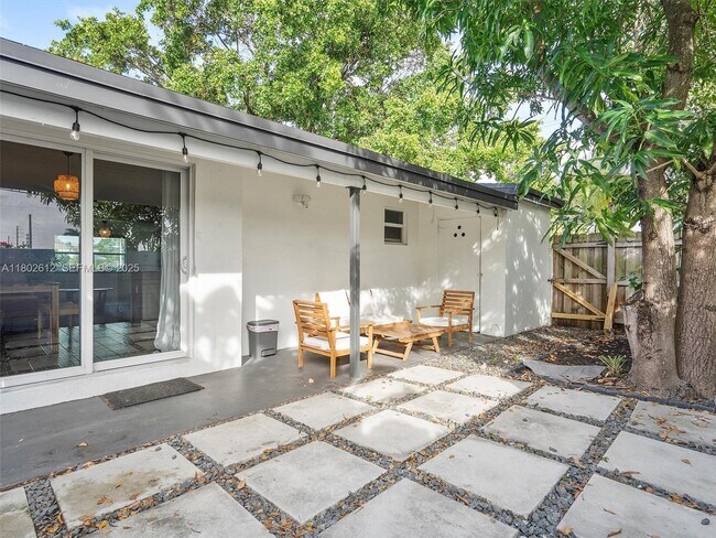 Building Photo - 300 SW 23rd St