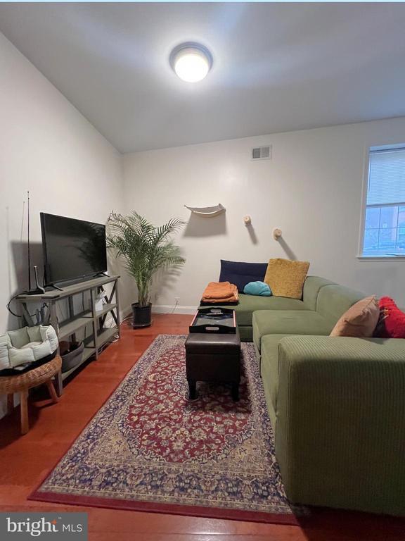 Building Photo - 1415 S 4th St