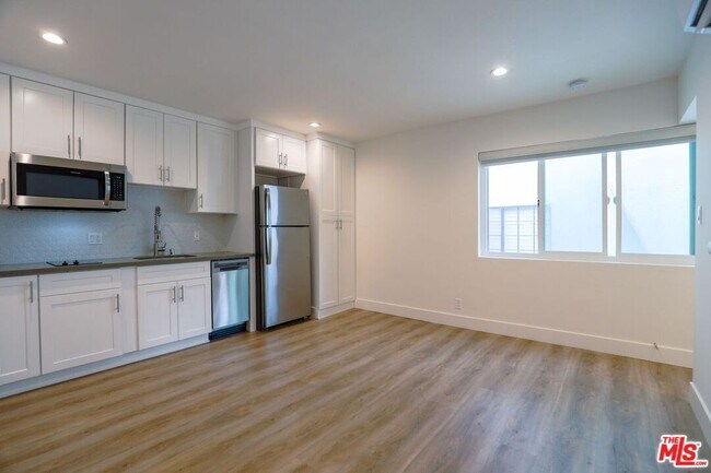 Building Photo - 11825 Goshen Ave