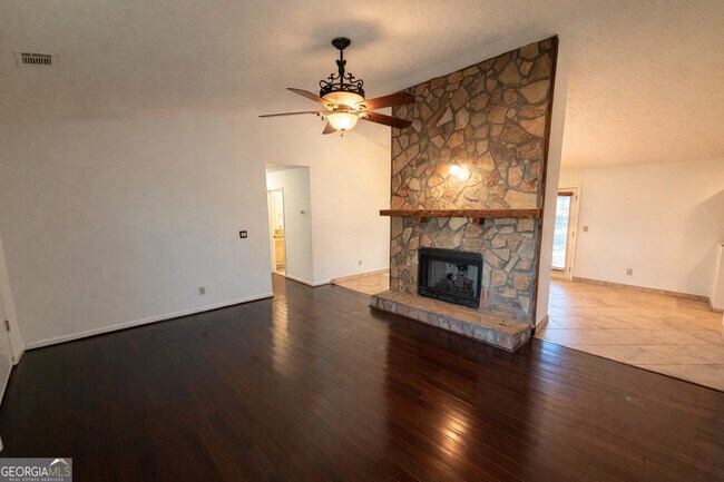 Building Photo - 3573 Clearview Dr