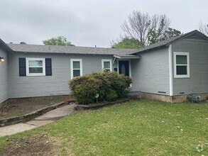 Building Photo - "Charming 3-Bed Oasis with 2 Full Baths in...