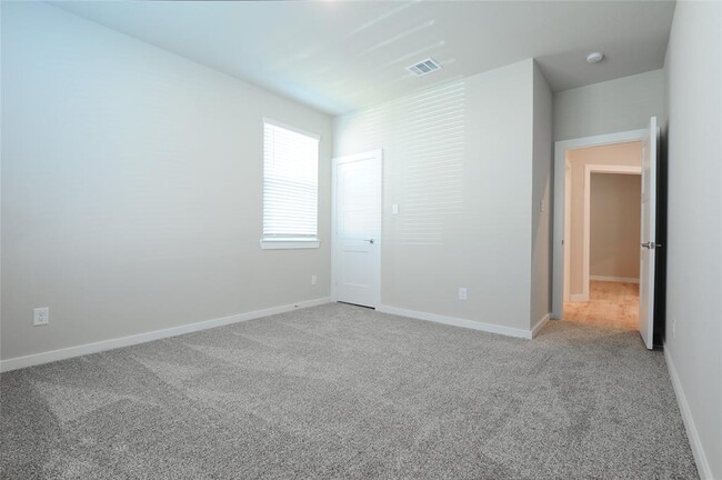 Building Photo - 22827 Castello Lakes Dr