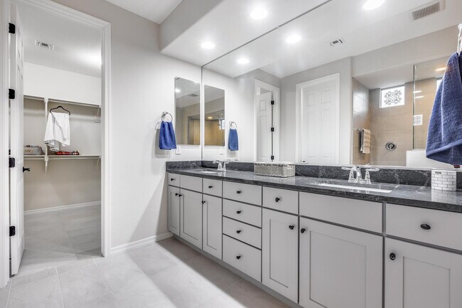 Building Photo - 7308 W Tombstone Trail