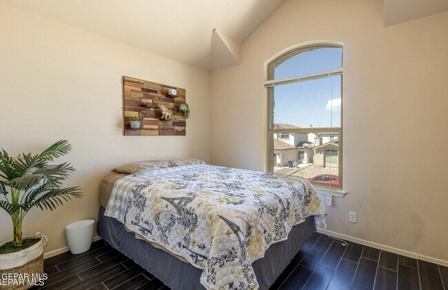 Building Photo - 424 Sonaran Ct