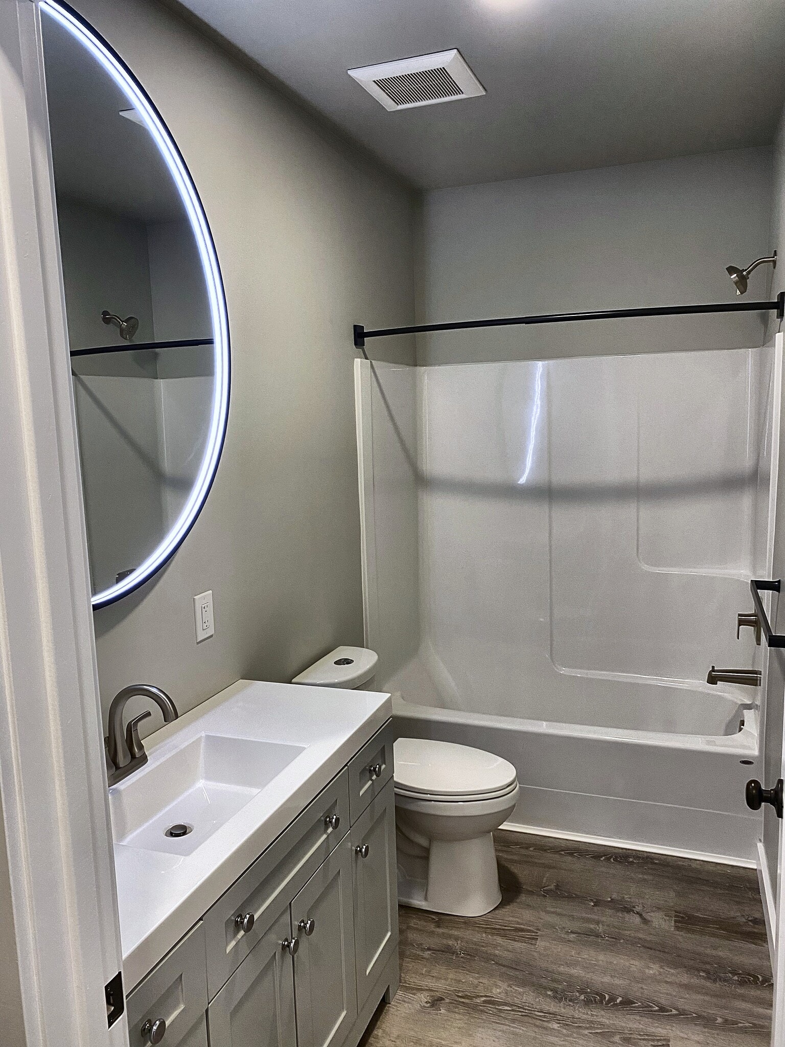 Main Bathroom - 9874 Mountain Home Rd