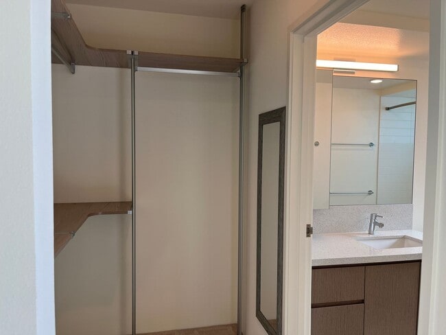 Building Photo - Kapiolani Residence Condo - 2 bedrooms, 2 ...