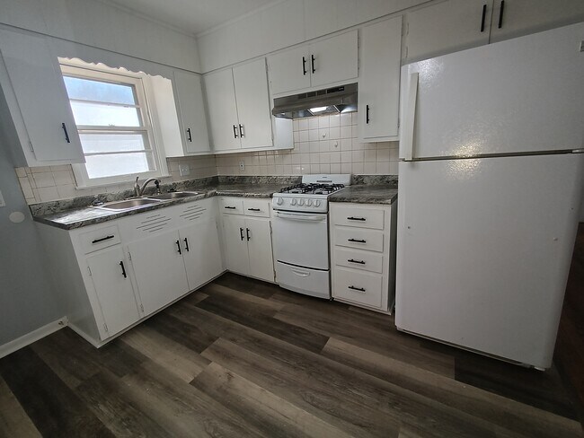 Building Photo - 1509 W Waldo Ave