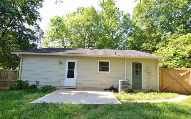 Building Photo - 3 Bedroom Home in Raleigh