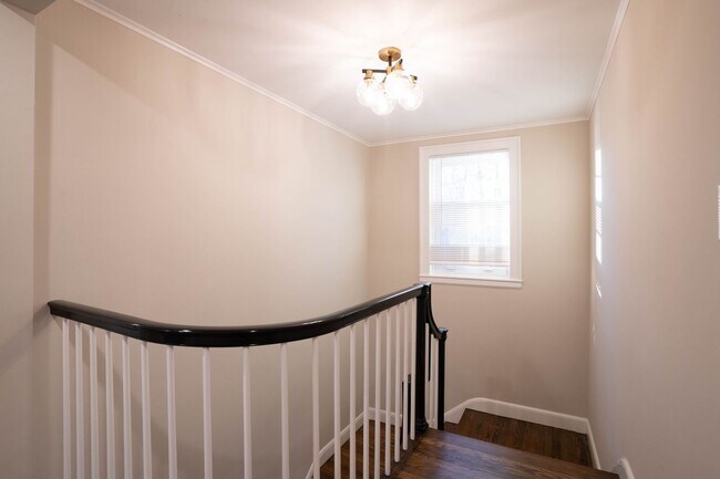 Building Photo - No place like THIS LISTING!! 8 bed 5.5 bath!