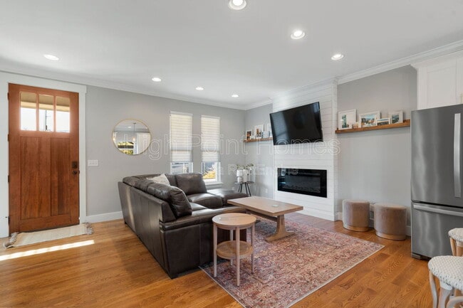 Building Photo - 213 Winchester St