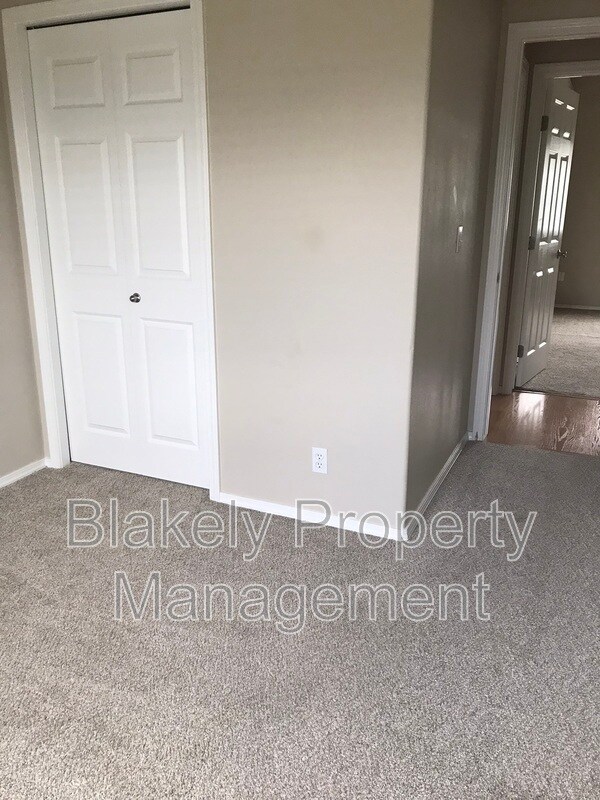 Building Photo - 72 N Pleasant Hill Dr