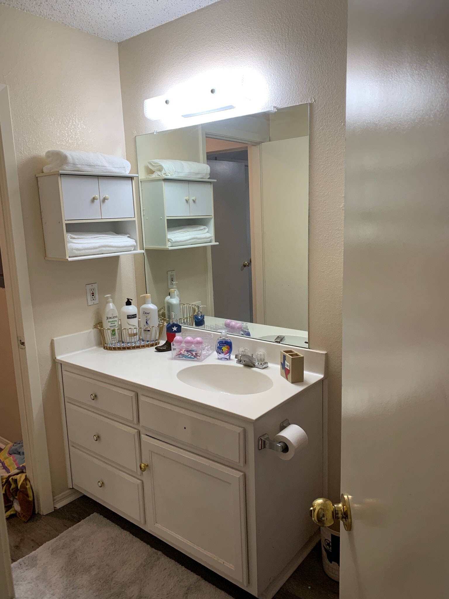 2nd Bathroom - 1307 Bagby Ave