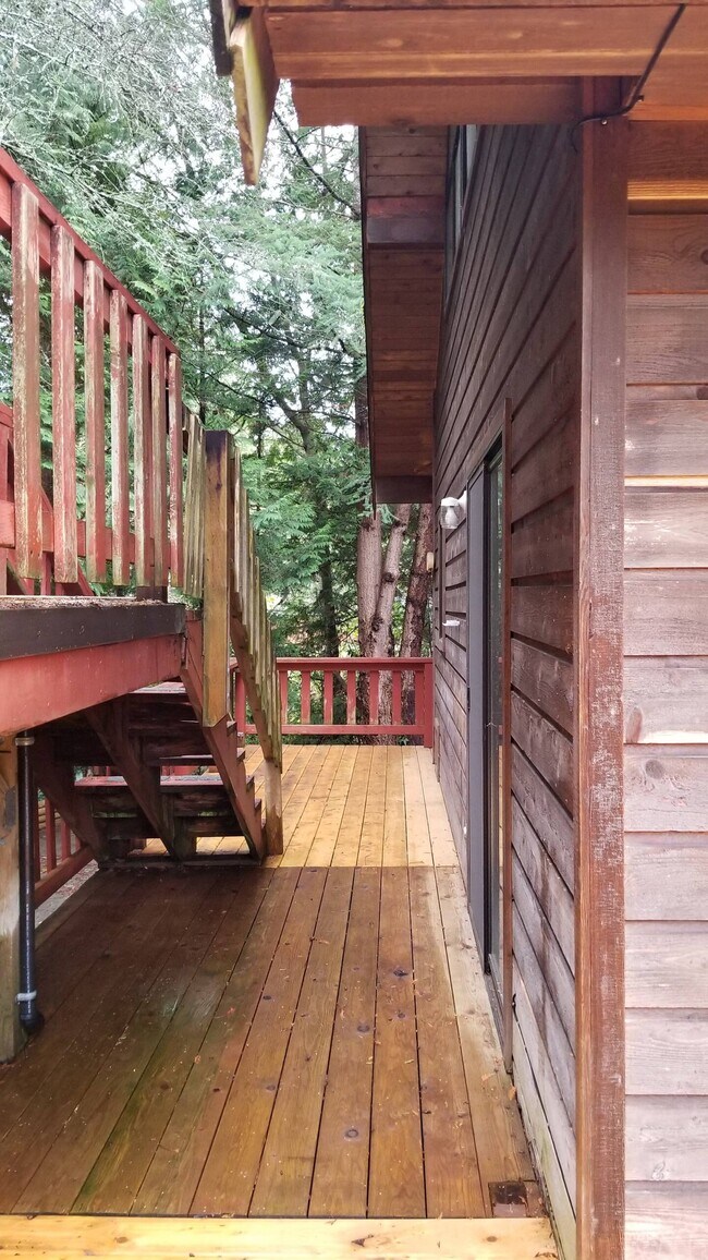 Building Photo - 1881 Cliff Rd