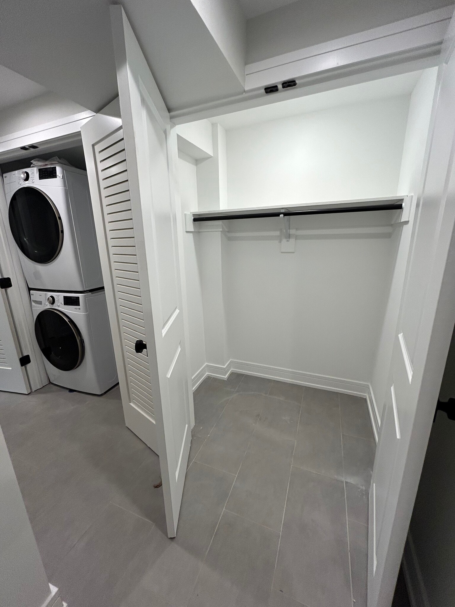 Building Photo - 858 N Paulina St