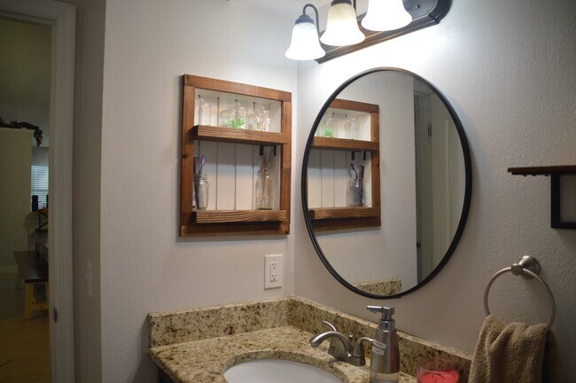 Building Photo - 615 Anhinga Rd