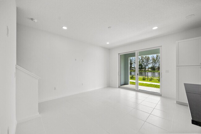 Building Photo - 4520 Longwood Lk Sq