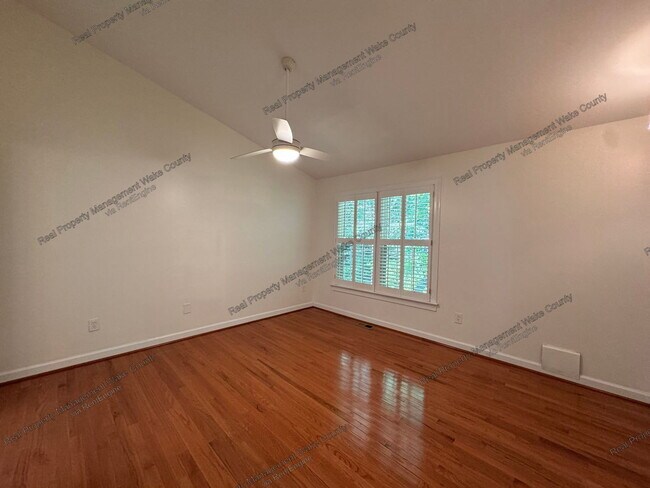 Building Photo - 100 Halsmer Ct