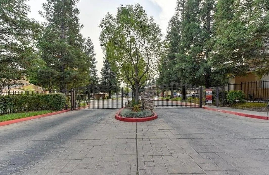 Building Photo - 501 Gibson Dr