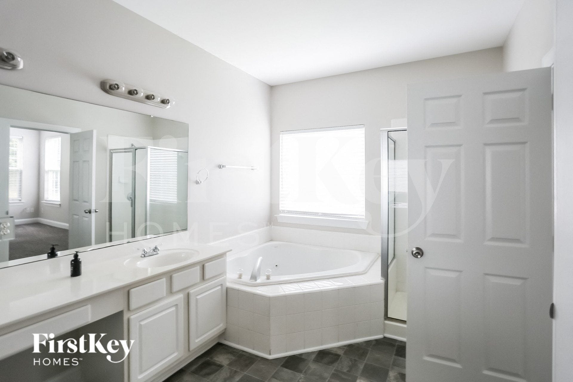 Building Photo - 9427 Golden Pond Dr