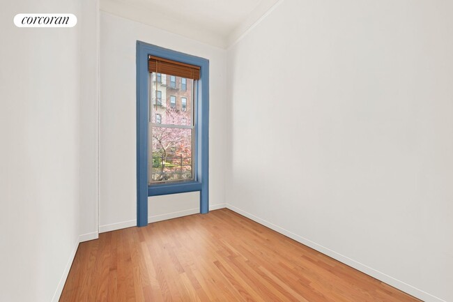 Building Photo - 517 E 84th St