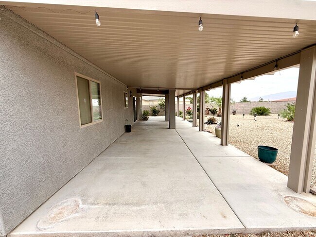 Building Photo - Stylish 3BR Home in Cerbat Vistas | Split Floor Plan, Covered Patio & 2-Car Garage!