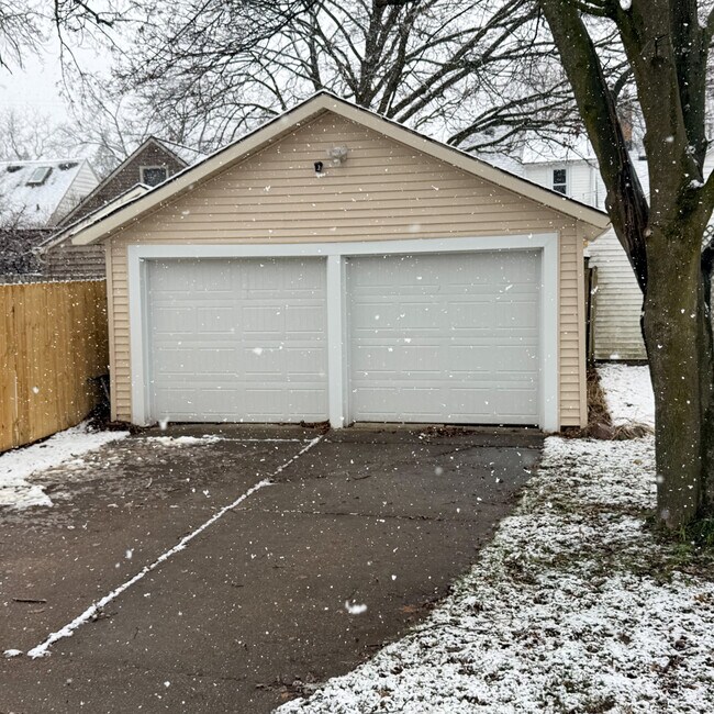 Building Photo - 45 Wallinwood Ave NE