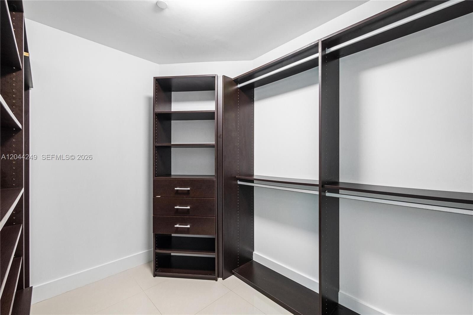 Building Photo - 2020 N Bayshore Dr