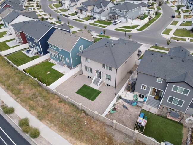 Building Photo - 414 W Snowberry Dr