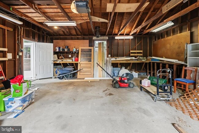 Building Photo - 2709 Creek Rd