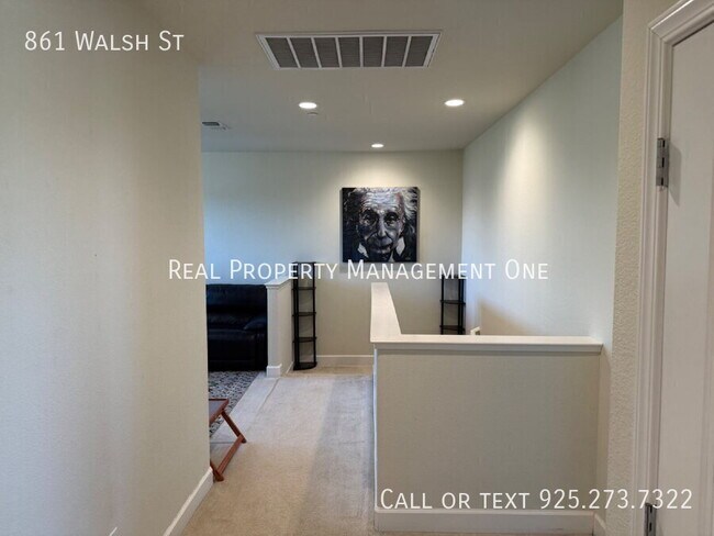 Building Photo - 861 Walsh St