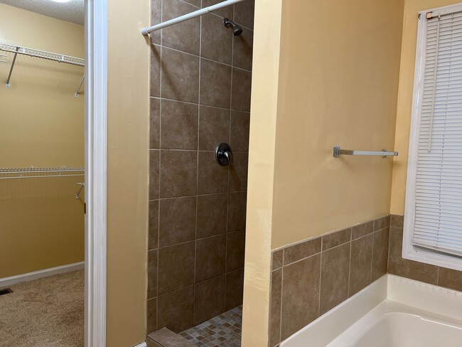 Building Photo - Lovely North Macon Home