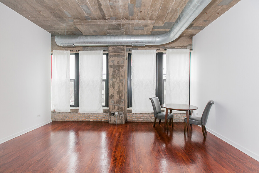 Building Photo - 1111 W 14th Pl