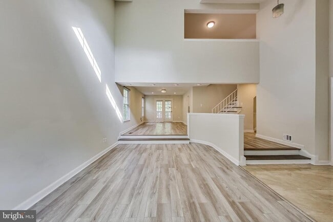 Building Photo - 12004 Montrose Village Terrace