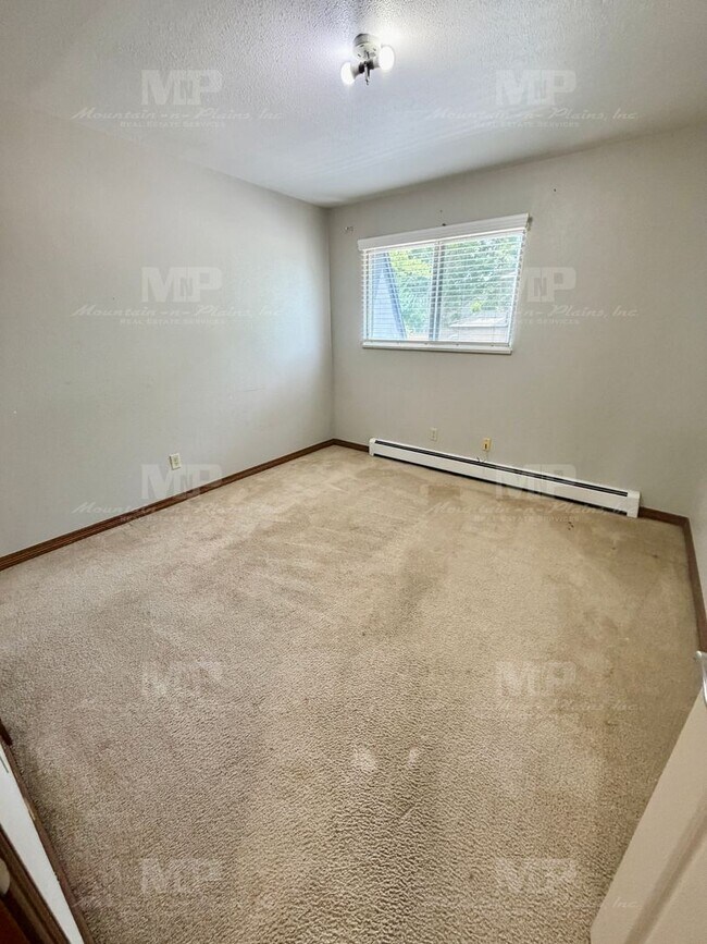 Building Photo - 1628 Azalea Dr
