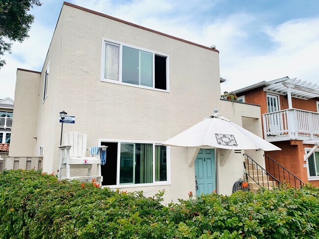 Building Photo - LIVE BY THE BEACH IN MISSION BEACH!  2BR/1...