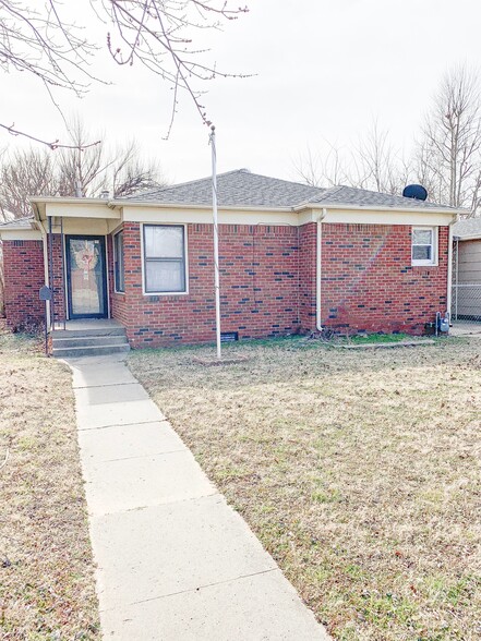 Building Photo - 4509 N Rockwell Ave