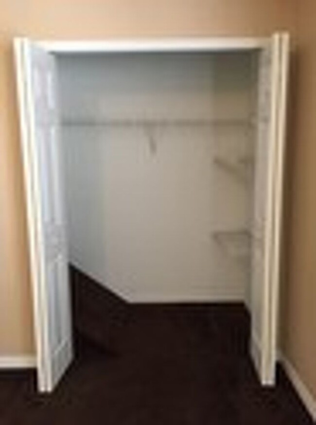 Building Photo - HIDDEN CREEK CONDO