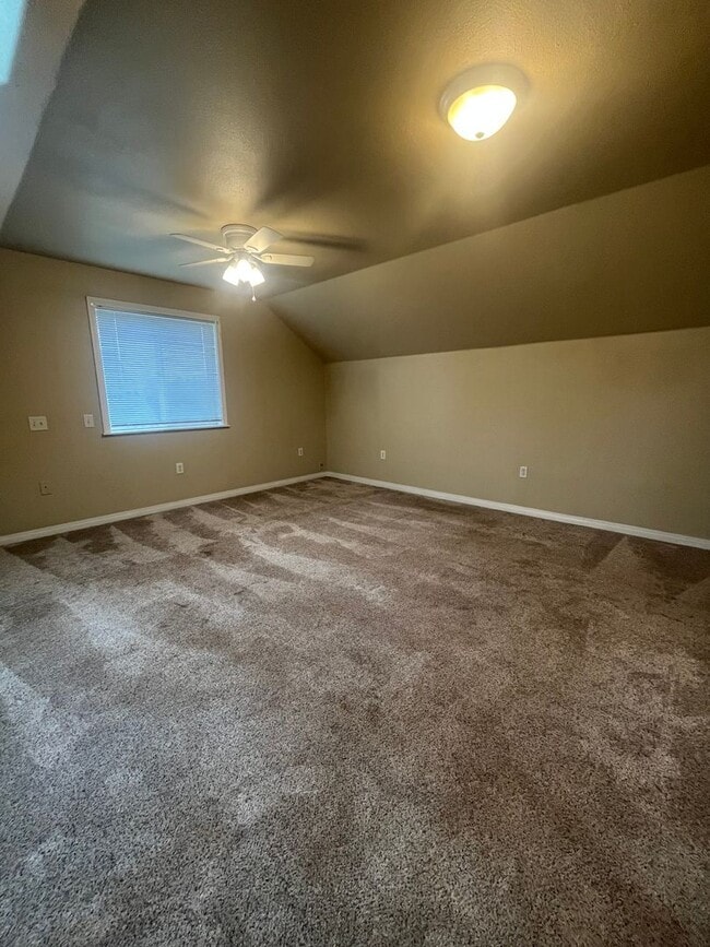 Building Photo - 3-Bedroom 2.5-Bathroom home in Eugene