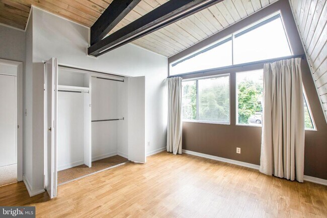 Building Photo - 3406 Woodvalley Dr