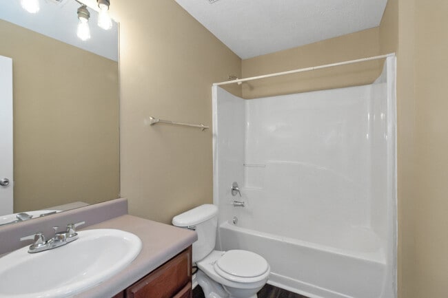 Building Photo - 65 Oak Manor Dr