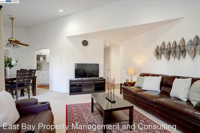 Building Photo - 2 br, 2 bath House - 39400 Albany Common #B