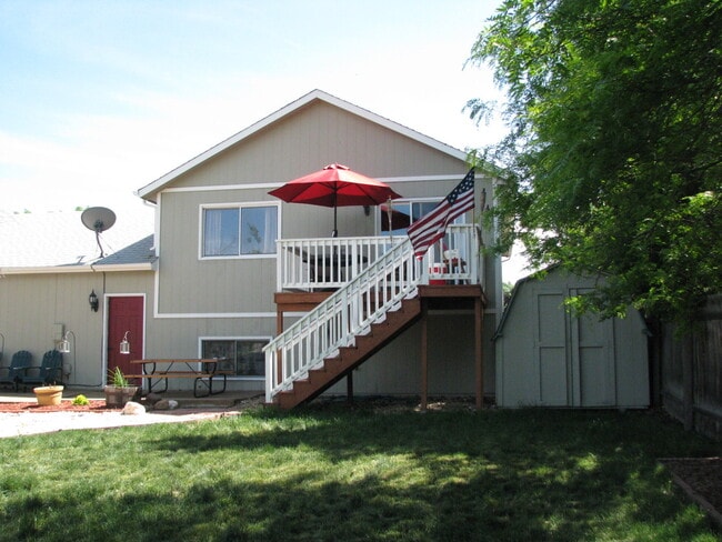 Building Photo - Stunning 3 Bedroom/ 3 Bath Home With Large Backyard!