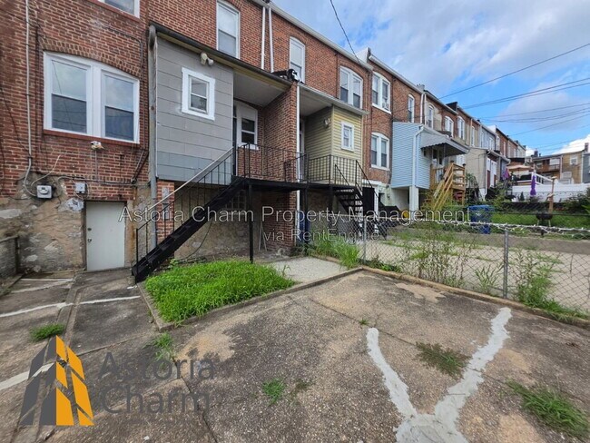 Building Photo - 3016 Pelham Ave