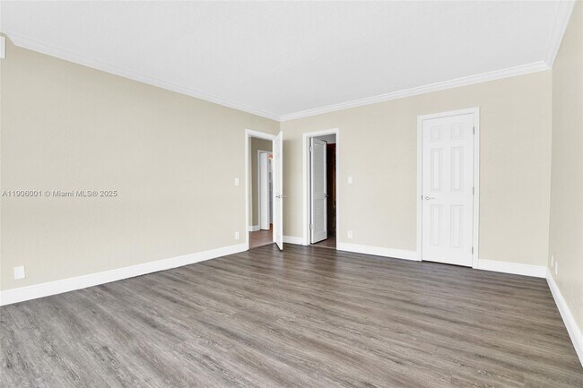 Building Photo - 2715 N Ocean Blvd